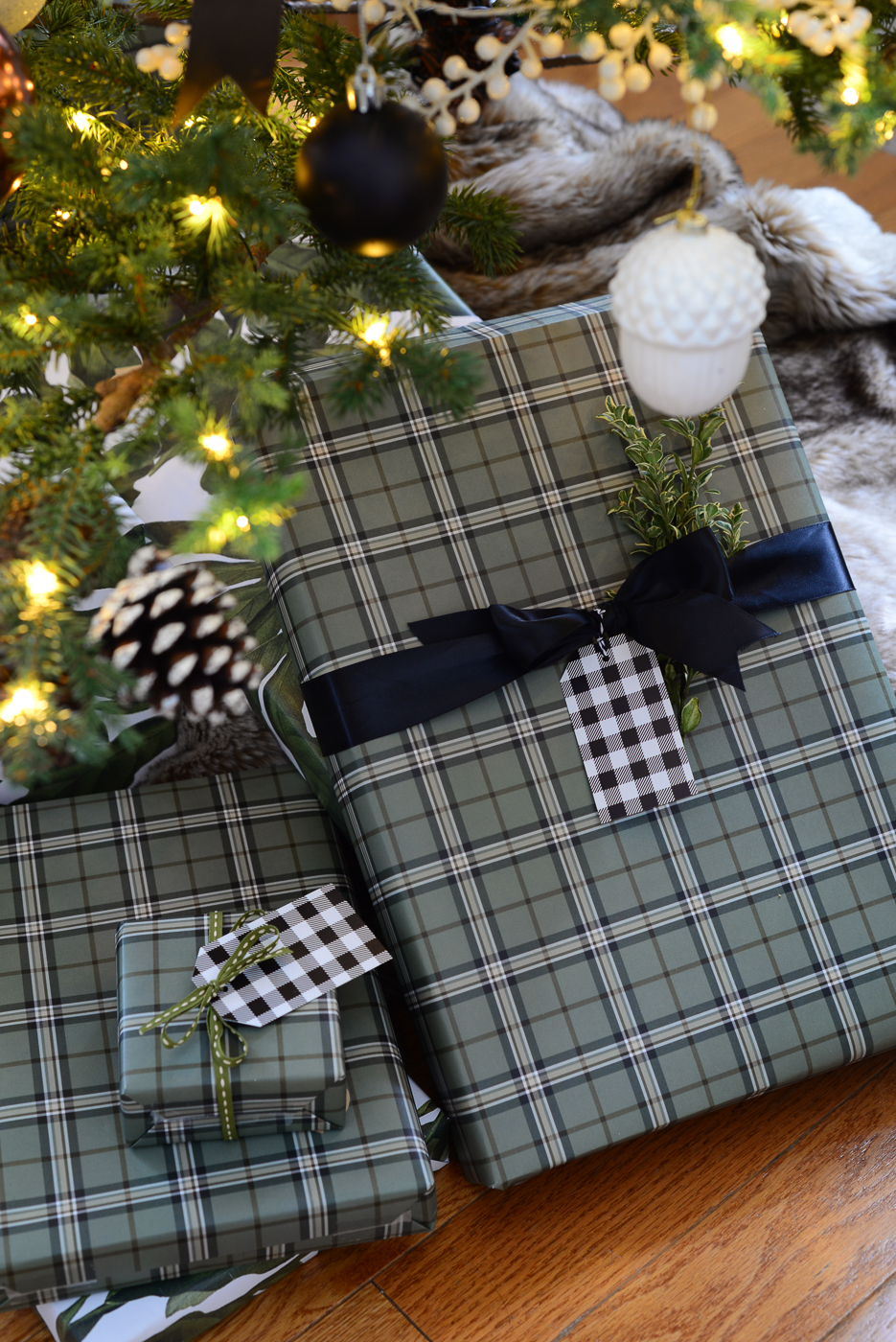 indoor Christmas decoration ideas, Christmas decorating ideas indoor, green plaid wrapping paper