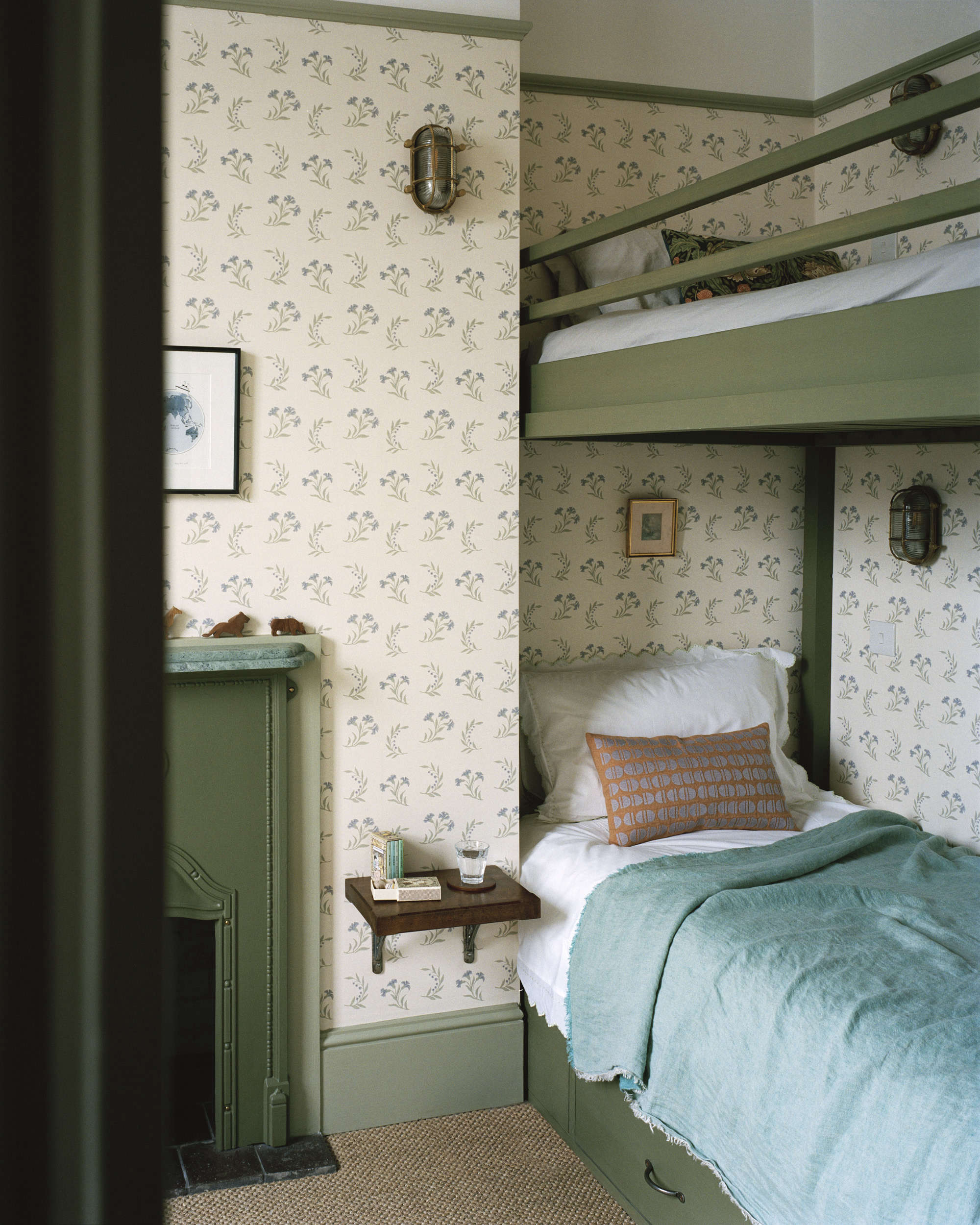 Lire la suite à propos de l’article Steal This Look: Une chambre avec lits Superposés de style Cottage à Highgate, Londres