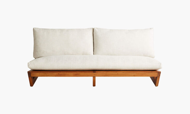 the built in sofas, made of locally sourced red gum eucalyptus, were custom mad 13