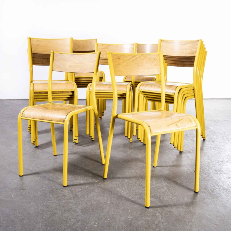 chaises jaunes vintage de merchant et trouvées