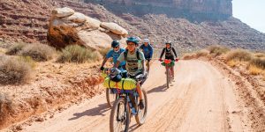 Lire la suite à propos de l’article Bikepacking 101: Guide de la Tendance Vélo-Camping