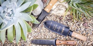 Lire la suite à propos de l’article L’Outil À 25 $Dont Chaque Jardinier A Besoin: Le Couteau Hori Hori