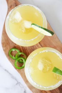 Lire la suite à propos de l’article Spicy Pineapple Crush-Le Cocktail d’Été Parfait