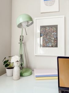 Lire la suite à propos de l’article Bureau Debout pour travailler à domicile dans un petit espace